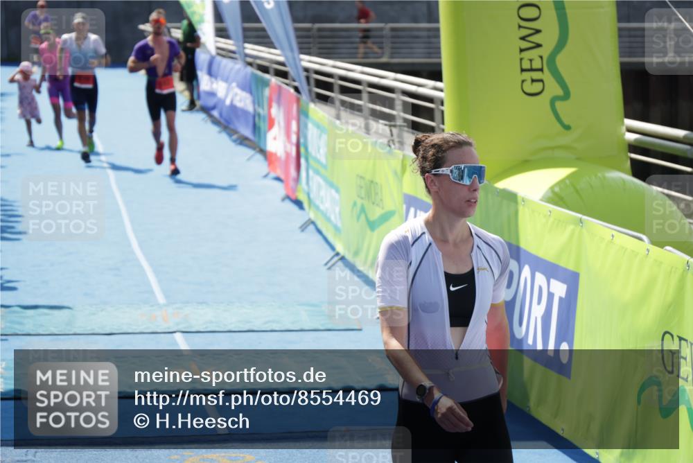 10.08.2025 - GEWOBA Citytriathlon Bremen H.Heesch http://msf.ph/oto/8554469 10.08.2025 14:09:18 Ziel 625, 693, 741, 875, 956, 959, 960 meine-sportfotos.de