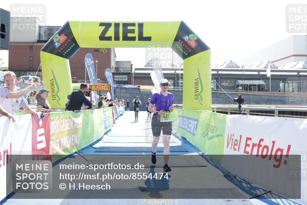 10.08.2025 - GEWOBA Citytriathlon Bremen H.Heesch http://msf.ph/oto/8554474 10.08.2025 15:51:04 Ziel 140, 419, 421 meine-sportfotos.de