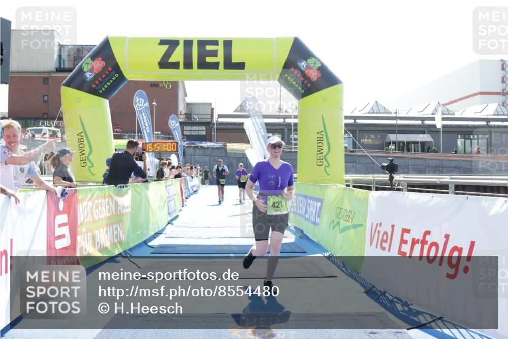 10.08.2025 - GEWOBA Citytriathlon Bremen H.Heesch http://msf.ph/oto/8554480 10.08.2025 15:51:04 Ziel 140, 419, 421 meine-sportfotos.de