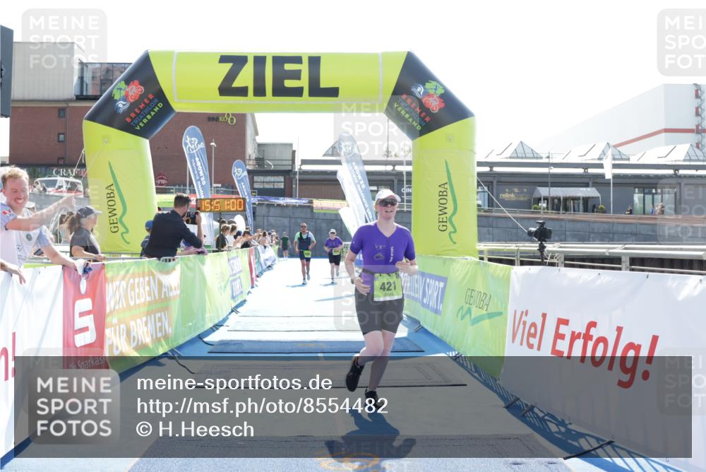 10.08.2025 - GEWOBA Citytriathlon Bremen H.Heesch http://msf.ph/oto/8554482 10.08.2025 15:51:04 Ziel 140, 419, 421 meine-sportfotos.de