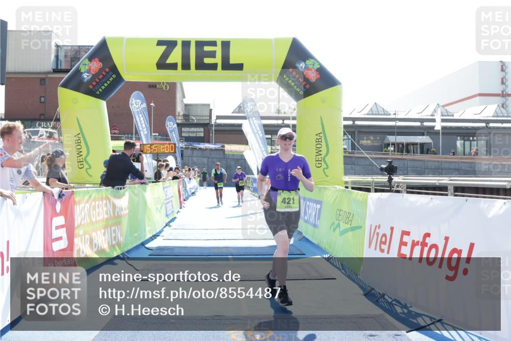 10.08.2025 - GEWOBA Citytriathlon Bremen H.Heesch http://msf.ph/oto/8554487 10.08.2025 15:51:04 Ziel 140, 419, 421 meine-sportfotos.de