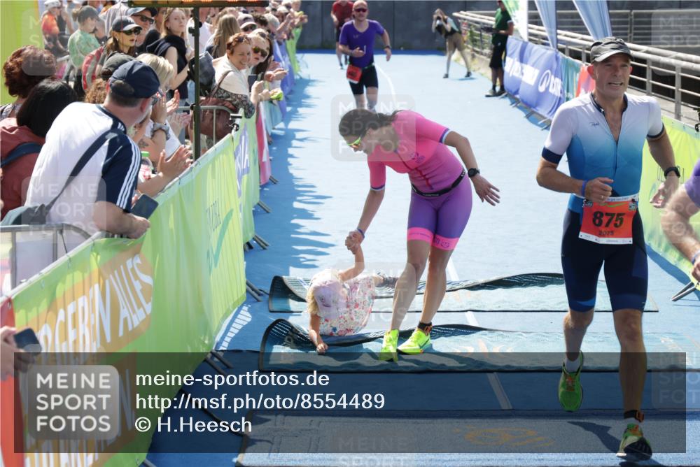 10.08.2025 - GEWOBA Citytriathlon Bremen H.Heesch http://msf.ph/oto/8554489 10.08.2025 14:09:24 Ziel 626, 693, 875, 956 meine-sportfotos.de