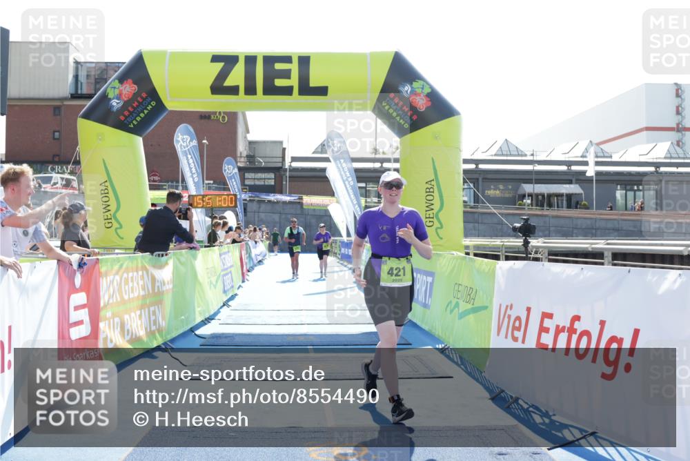 10.08.2025 - GEWOBA Citytriathlon Bremen H.Heesch http://msf.ph/oto/8554490 10.08.2025 15:51:04 Ziel 140, 419, 421 meine-sportfotos.de