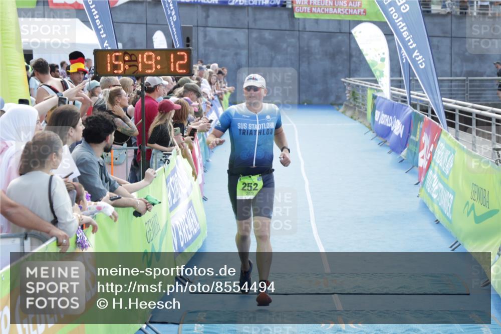 10.08.2025 - GEWOBA Citytriathlon Bremen H.Heesch http://msf.ph/oto/8554494 10.08.2025 15:19:16 Ziel 252 meine-sportfotos.de