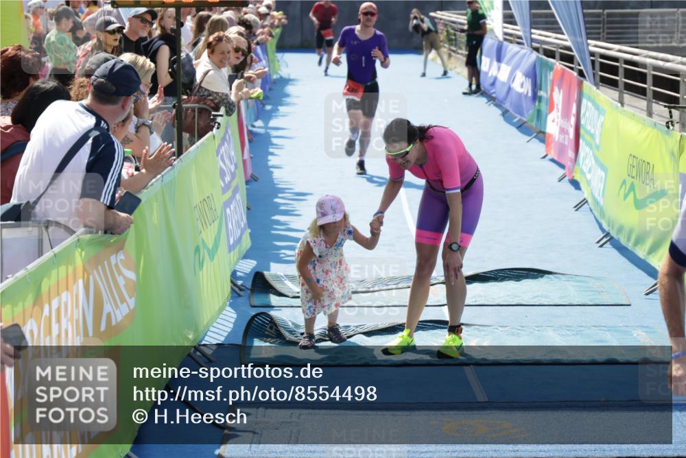 10.08.2025 - GEWOBA Citytriathlon Bremen H.Heesch http://msf.ph/oto/8554498 10.08.2025 14:09:25 Ziel 626, 693, 875, 956 meine-sportfotos.de