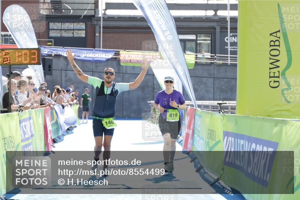 10.08.2025 - GEWOBA Citytriathlon Bremen H.Heesch http://msf.ph/oto/8554499 10.08.2025 15:51:07 Ziel 140, 419, 421 meine-sportfotos.de