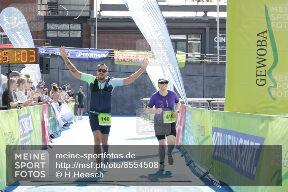10.08.2025 - GEWOBA Citytriathlon Bremen H.Heesch http://msf.ph/oto/8554508 10.08.2025 15:51:07 Ziel 140, 419, 421 meine-sportfotos.de