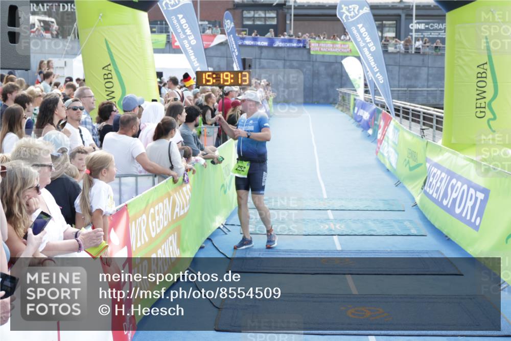 10.08.2025 - GEWOBA Citytriathlon Bremen H.Heesch http://msf.ph/oto/8554509 10.08.2025 15:19:17 Ziel 252 meine-sportfotos.de