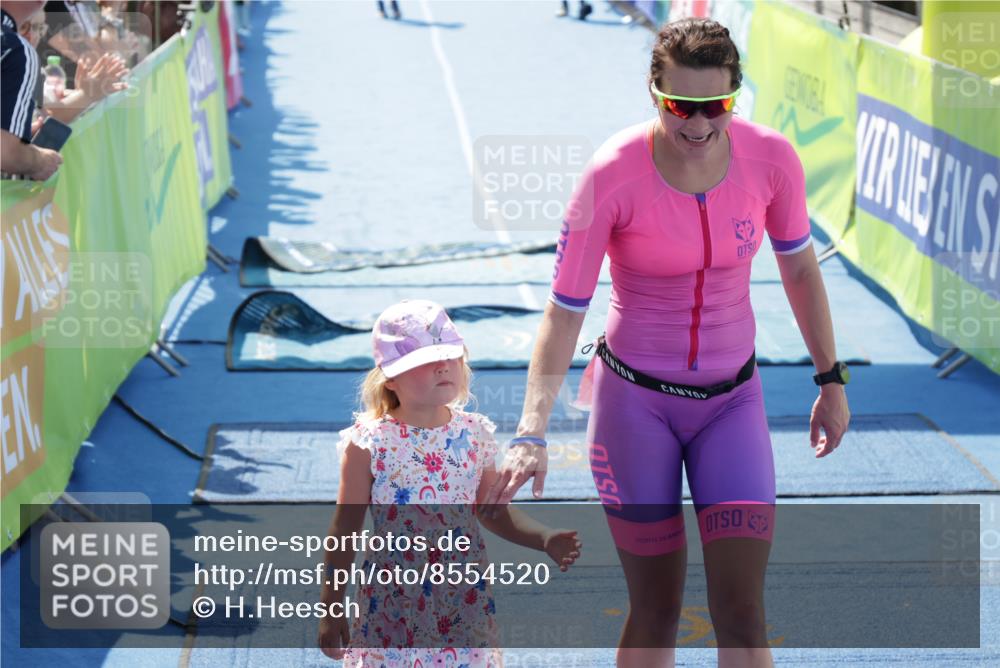 10.08.2025 - GEWOBA Citytriathlon Bremen H.Heesch http://msf.ph/oto/8554520 10.08.2025 14:09:29 Ziel 626, 693, 875, 956 meine-sportfotos.de