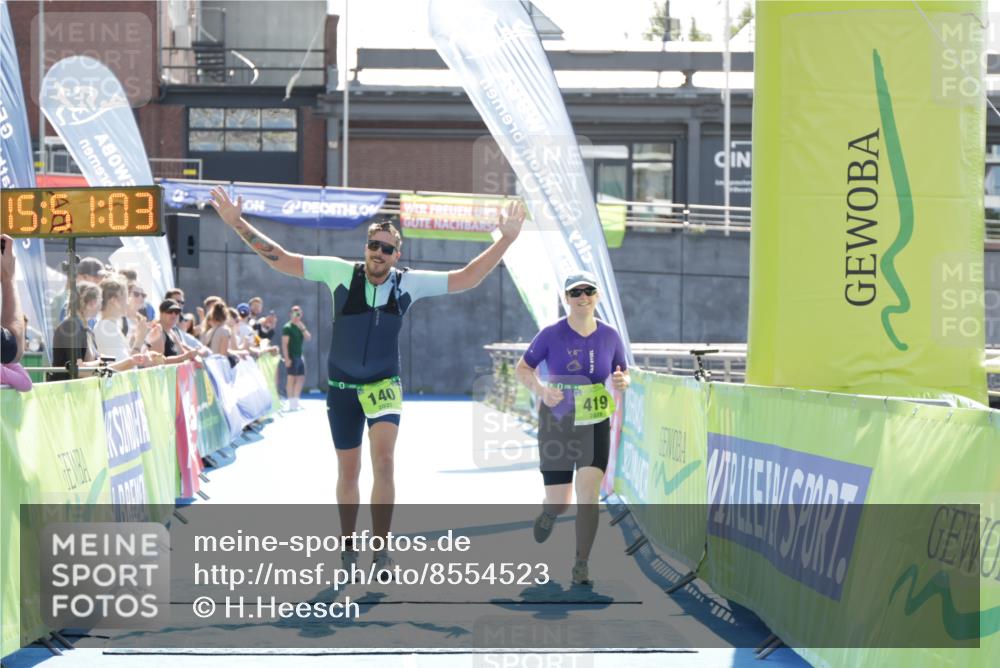 10.08.2025 - GEWOBA Citytriathlon Bremen H.Heesch http://msf.ph/oto/8554523 10.08.2025 15:51:07 Ziel 140, 419, 421 meine-sportfotos.de