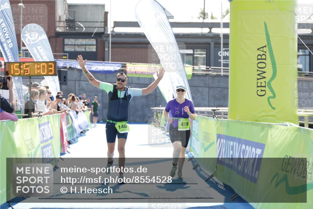 10.08.2025 - GEWOBA Citytriathlon Bremen H.Heesch http://msf.ph/oto/8554528 10.08.2025 15:51:08 Ziel 140, 419, 421 meine-sportfotos.de