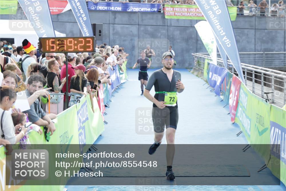 10.08.2025 - GEWOBA Citytriathlon Bremen H.Heesch http://msf.ph/oto/8554548 10.08.2025 15:19:27 Ziel 5, 72 meine-sportfotos.de