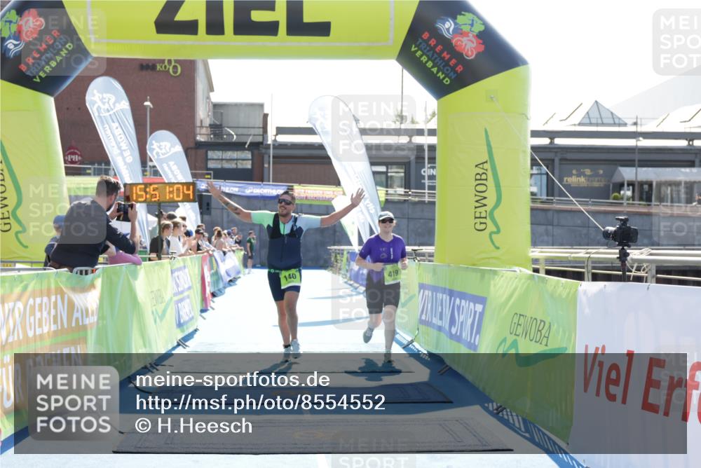 10.08.2025 - GEWOBA Citytriathlon Bremen H.Heesch http://msf.ph/oto/8554552 10.08.2025 15:51:08 Ziel 140, 419, 421 meine-sportfotos.de