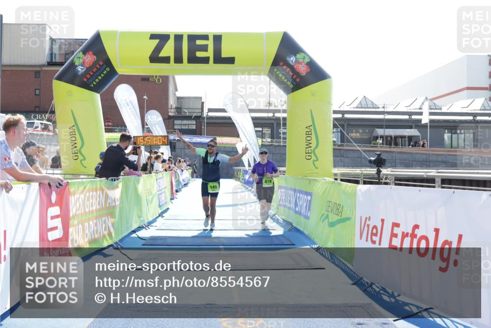 10.08.2025 - GEWOBA Citytriathlon Bremen H.Heesch http://msf.ph/oto/8554567 10.08.2025 15:51:08 Ziel 140, 419, 421 meine-sportfotos.de