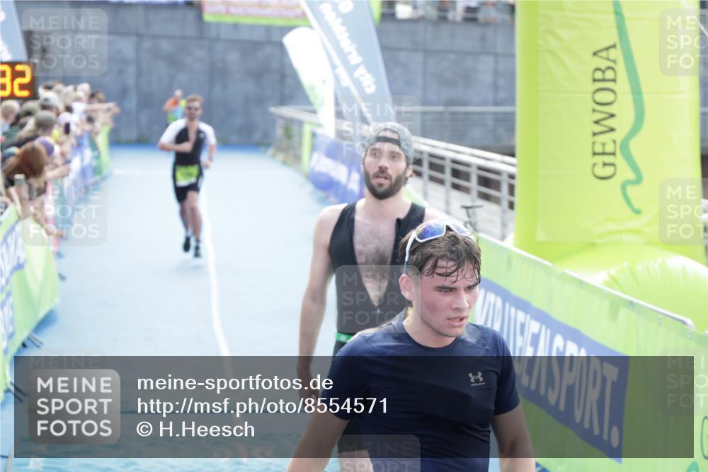 10.08.2025 - GEWOBA Citytriathlon Bremen H.Heesch http://msf.ph/oto/8554571 10.08.2025 15:19:36 Ziel 5, 106 meine-sportfotos.de