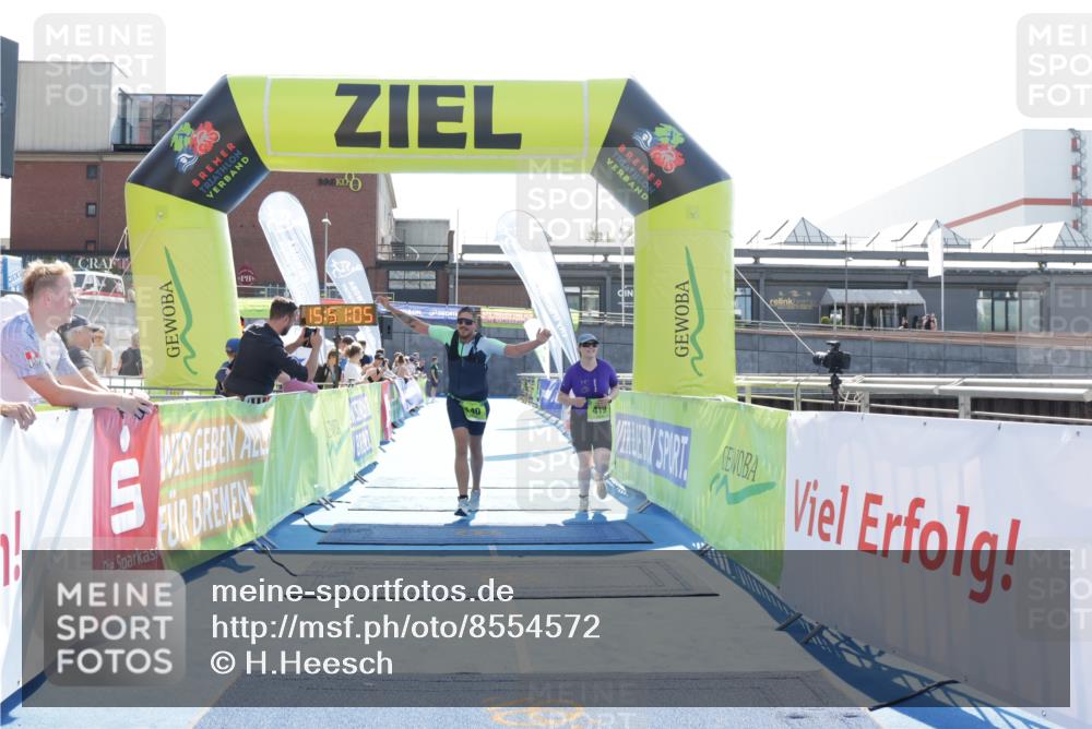 10.08.2025 - GEWOBA Citytriathlon Bremen H.Heesch http://msf.ph/oto/8554572 10.08.2025 15:51:09 Ziel 140, 419, 421 meine-sportfotos.de