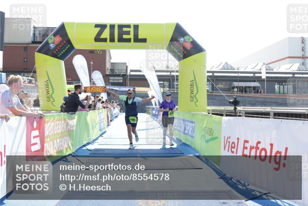 10.08.2025 - GEWOBA Citytriathlon Bremen H.Heesch http://msf.ph/oto/8554578 10.08.2025 15:51:09 Ziel 140, 419, 421 meine-sportfotos.de