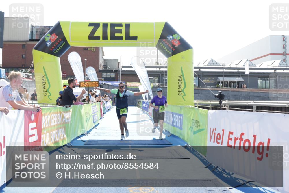 10.08.2025 - GEWOBA Citytriathlon Bremen H.Heesch http://msf.ph/oto/8554584 10.08.2025 15:51:09 Ziel 140, 419, 421 meine-sportfotos.de