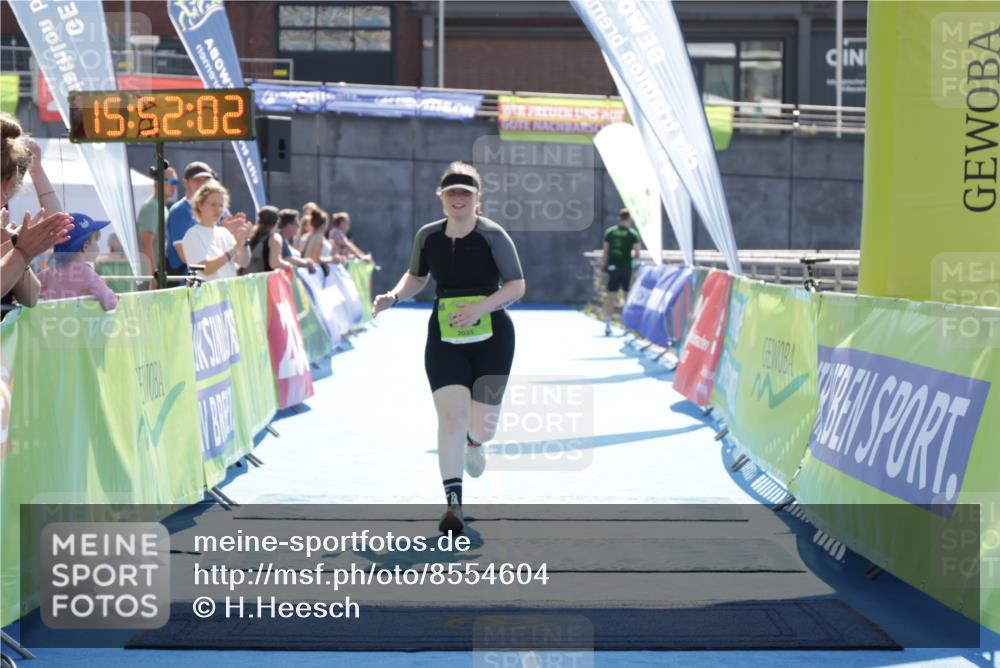 10.08.2025 - GEWOBA Citytriathlon Bremen H.Heesch http://msf.ph/oto/8554604 10.08.2025 15:52:06 Ziel 388 meine-sportfotos.de