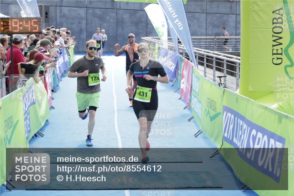 10.08.2025 - GEWOBA Citytriathlon Bremen H.Heesch http://msf.ph/oto/8554612 10.08.2025 15:19:49 Ziel 123, 174, 224, 431 meine-sportfotos.de