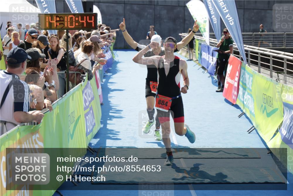 10.08.2025 - GEWOBA Citytriathlon Bremen H.Heesch http://msf.ph/oto/8554653 10.08.2025 14:10:47 Ziel 616, 884 meine-sportfotos.de