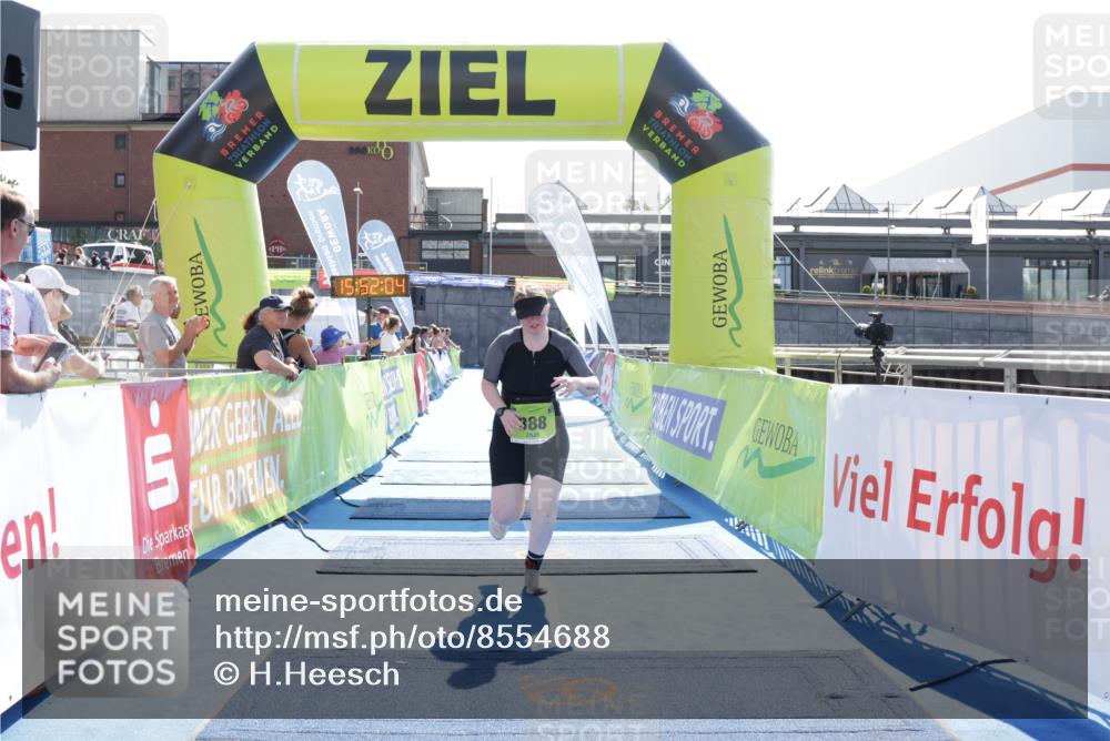 10.08.2025 - GEWOBA Citytriathlon Bremen H.Heesch http://msf.ph/oto/8554688 10.08.2025 15:52:08 Ziel 388 meine-sportfotos.de