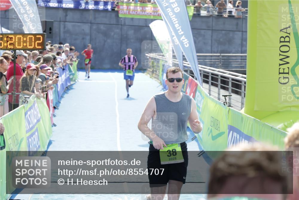 10.08.2025 - GEWOBA Citytriathlon Bremen H.Heesch http://msf.ph/oto/8554707 10.08.2025 15:20:06 Ziel 38, 81, 88, 238, 445 meine-sportfotos.de