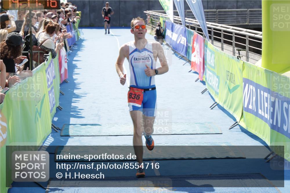 10.08.2025 - GEWOBA Citytriathlon Bremen H.Heesch http://msf.ph/oto/8554716 10.08.2025 14:11:20 Ziel 836 meine-sportfotos.de
