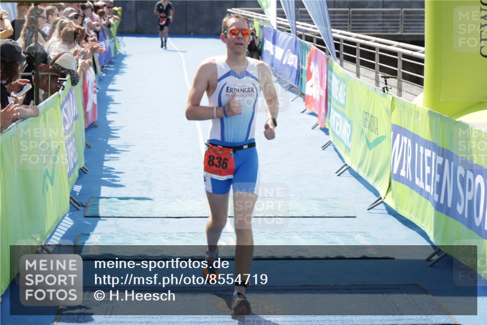 10.08.2025 - GEWOBA Citytriathlon Bremen H.Heesch http://msf.ph/oto/8554719 10.08.2025 14:11:20 Ziel 836 meine-sportfotos.de