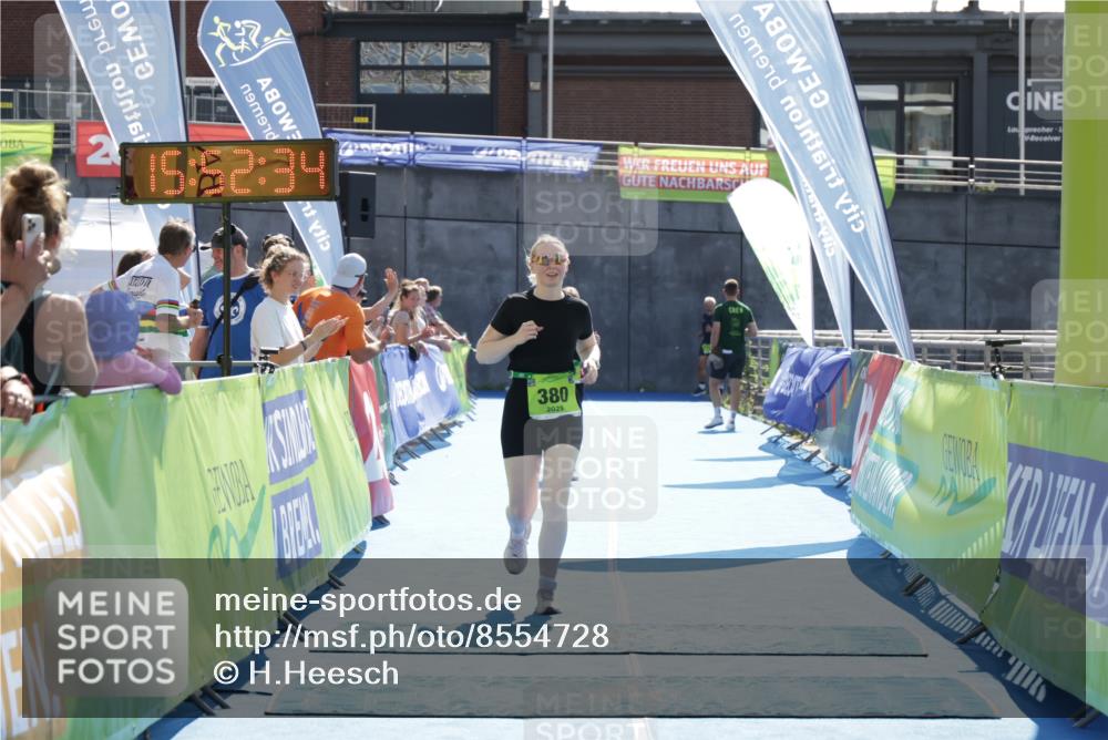 10.08.2025 - GEWOBA Citytriathlon Bremen H.Heesch http://msf.ph/oto/8554728 10.08.2025 15:52:38 Ziel 339, 380 meine-sportfotos.de