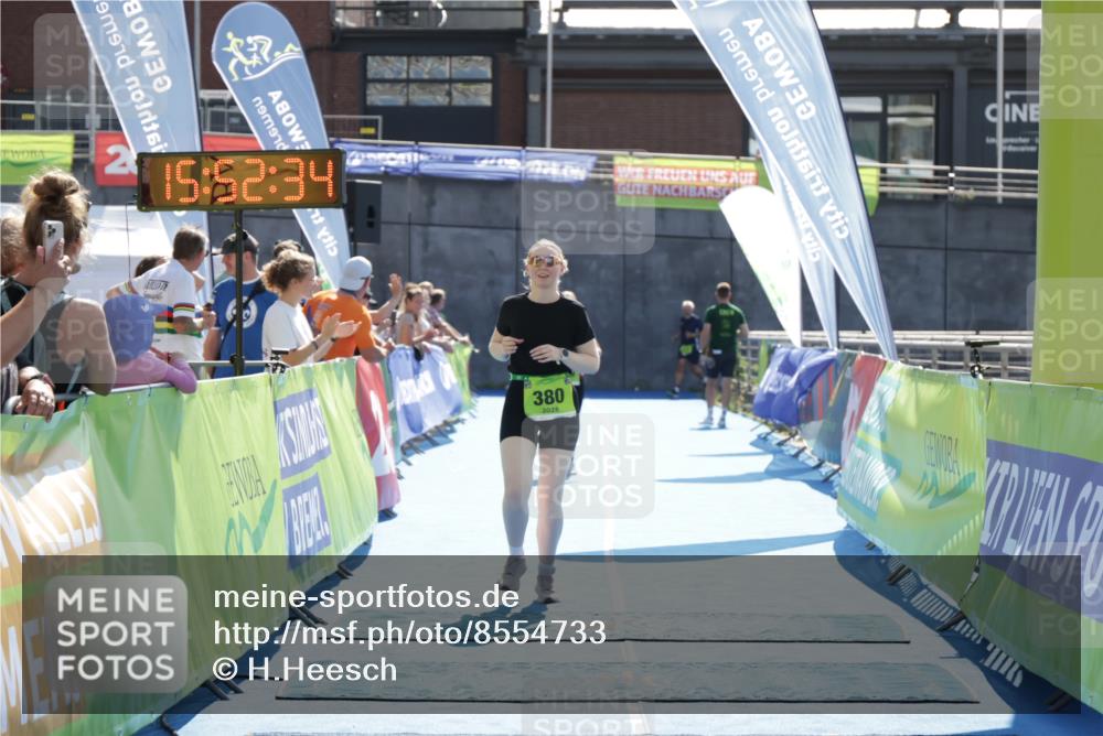10.08.2025 - GEWOBA Citytriathlon Bremen H.Heesch http://msf.ph/oto/8554733 10.08.2025 15:52:38 Ziel 339, 380 meine-sportfotos.de