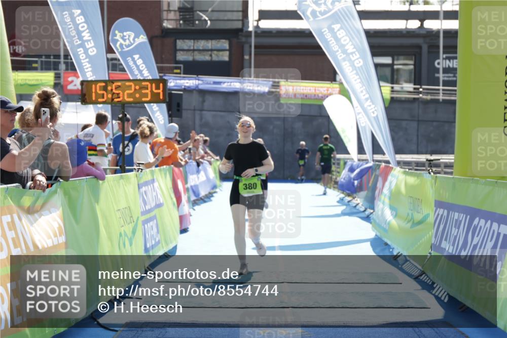 10.08.2025 - GEWOBA Citytriathlon Bremen H.Heesch http://msf.ph/oto/8554744 10.08.2025 15:52:38 Ziel 339, 380 meine-sportfotos.de