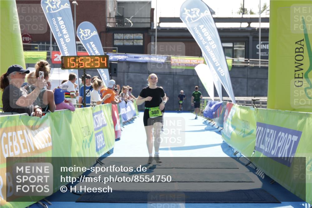 10.08.2025 - GEWOBA Citytriathlon Bremen H.Heesch http://msf.ph/oto/8554750 10.08.2025 15:52:38 Ziel 339, 380 meine-sportfotos.de