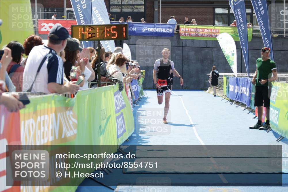 10.08.2025 - GEWOBA Citytriathlon Bremen H.Heesch http://msf.ph/oto/8554751 10.08.2025 14:11:55 Ziel 648 meine-sportfotos.de