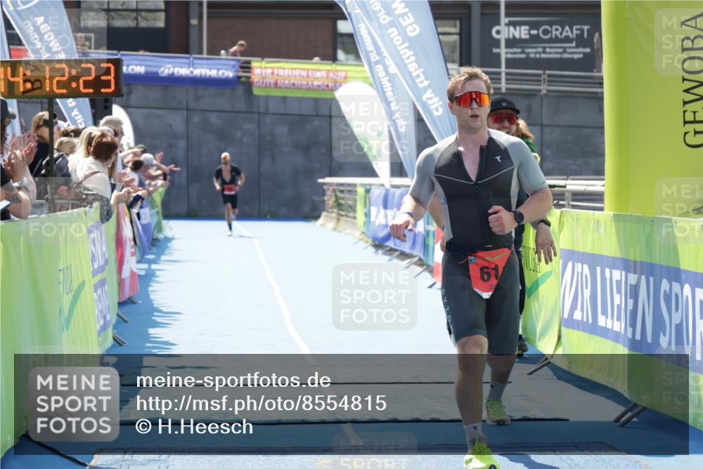 10.08.2025 - GEWOBA Citytriathlon Bremen H.Heesch http://msf.ph/oto/8554815 10.08.2025 14:12:26 Ziel 611, 745 meine-sportfotos.de