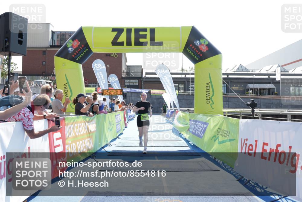 10.08.2025 - GEWOBA Citytriathlon Bremen H.Heesch http://msf.ph/oto/8554816 10.08.2025 15:52:40 Ziel 339, 380 meine-sportfotos.de