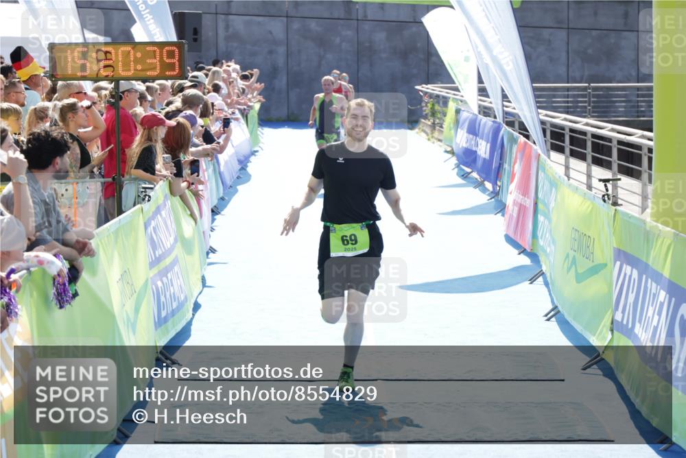 10.08.2025 - GEWOBA Citytriathlon Bremen H.Heesch http://msf.ph/oto/8554829 10.08.2025 15:20:43 Ziel 20, 47, 69, 76, 314 meine-sportfotos.de