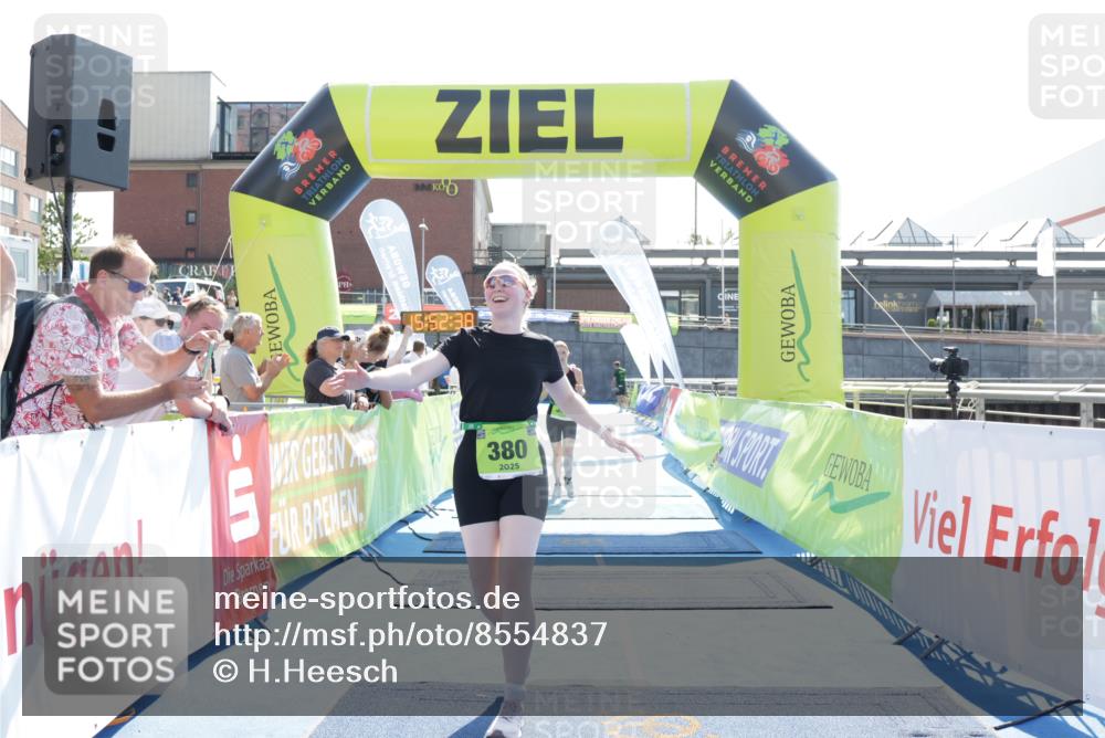 10.08.2025 - GEWOBA Citytriathlon Bremen H.Heesch http://msf.ph/oto/8554837 10.08.2025 15:52:42 Ziel 339, 380 meine-sportfotos.de