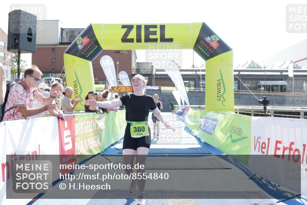 10.08.2025 - GEWOBA Citytriathlon Bremen H.Heesch http://msf.ph/oto/8554840 10.08.2025 15:52:42 Ziel 339, 380 meine-sportfotos.de