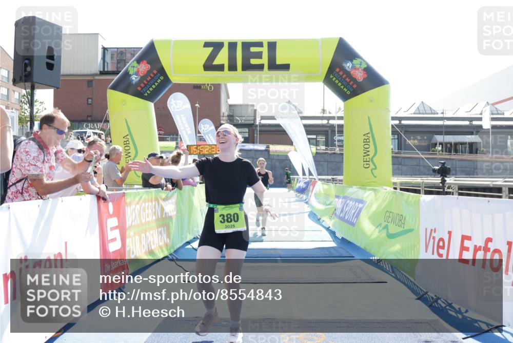10.08.2025 - GEWOBA Citytriathlon Bremen H.Heesch http://msf.ph/oto/8554843 10.08.2025 15:52:42 Ziel 339, 380 meine-sportfotos.de