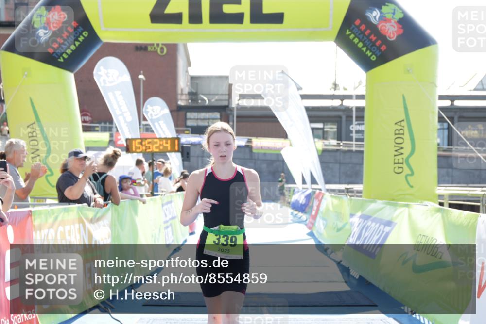 10.08.2025 - GEWOBA Citytriathlon Bremen H.Heesch http://msf.ph/oto/8554859 10.08.2025 15:52:45 Ziel 339, 380 meine-sportfotos.de