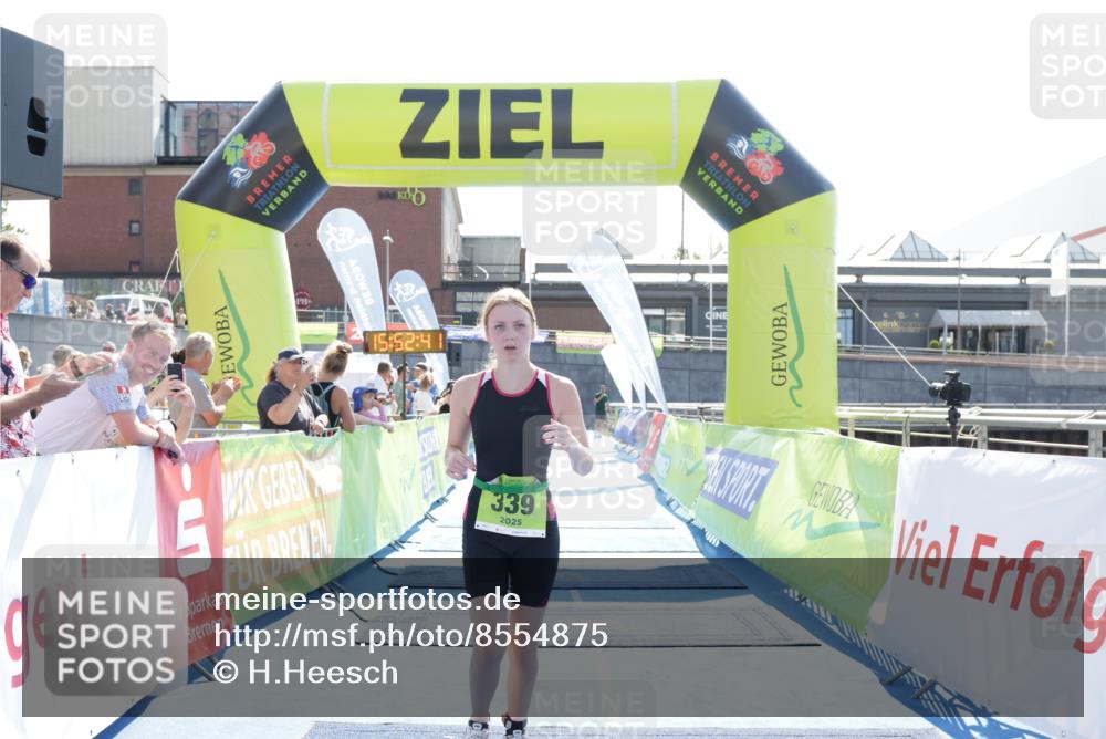 10.08.2025 - GEWOBA Citytriathlon Bremen H.Heesch http://msf.ph/oto/8554875 10.08.2025 15:52:45 Ziel 339, 380 meine-sportfotos.de