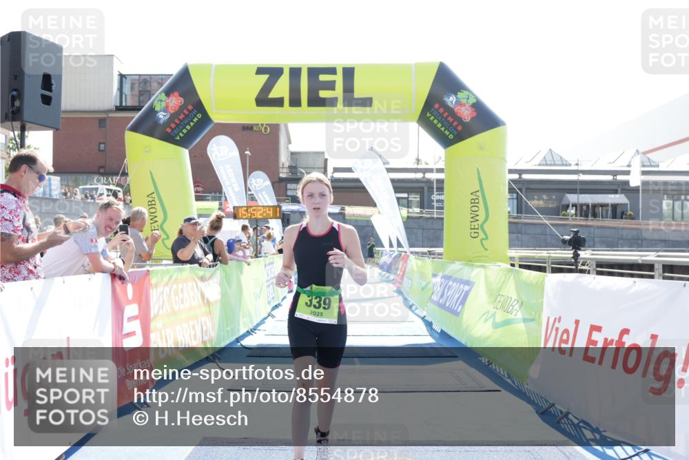 10.08.2025 - GEWOBA Citytriathlon Bremen H.Heesch http://msf.ph/oto/8554878 10.08.2025 15:52:45 Ziel 339, 380 meine-sportfotos.de