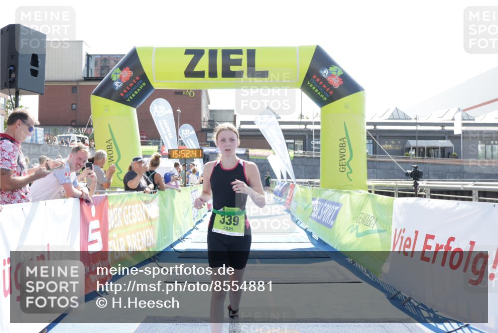 10.08.2025 - GEWOBA Citytriathlon Bremen H.Heesch http://msf.ph/oto/8554881 10.08.2025 15:52:45 Ziel 339, 380 meine-sportfotos.de