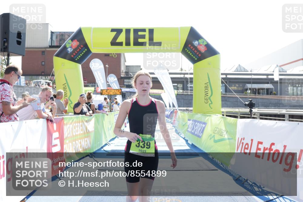 10.08.2025 - GEWOBA Citytriathlon Bremen H.Heesch http://msf.ph/oto/8554899 10.08.2025 15:52:46 Ziel 339, 380 meine-sportfotos.de