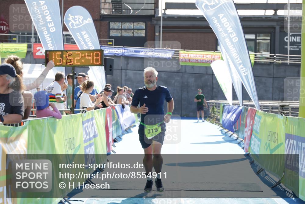10.08.2025 - GEWOBA Citytriathlon Bremen H.Heesch http://msf.ph/oto/8554911 10.08.2025 15:52:52 Ziel 319 meine-sportfotos.de
