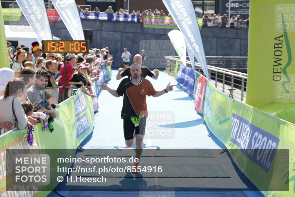 10.08.2025 - GEWOBA Citytriathlon Bremen H.Heesch http://msf.ph/oto/8554916 10.08.2025 15:21:09 Ziel 198, 272 meine-sportfotos.de