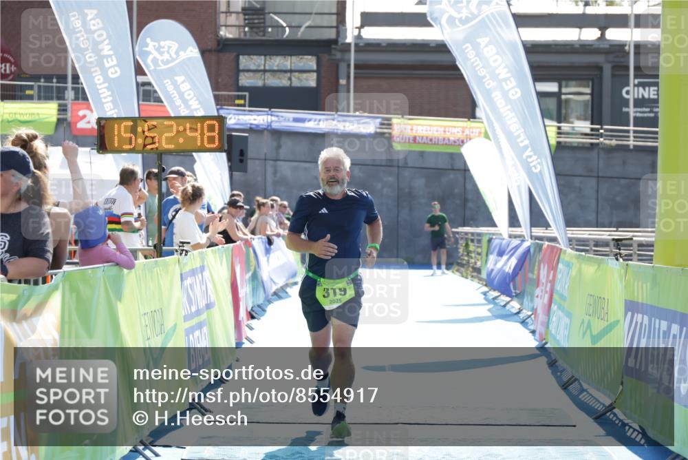 10.08.2025 - GEWOBA Citytriathlon Bremen H.Heesch http://msf.ph/oto/8554917 10.08.2025 15:52:53 Ziel 319 meine-sportfotos.de