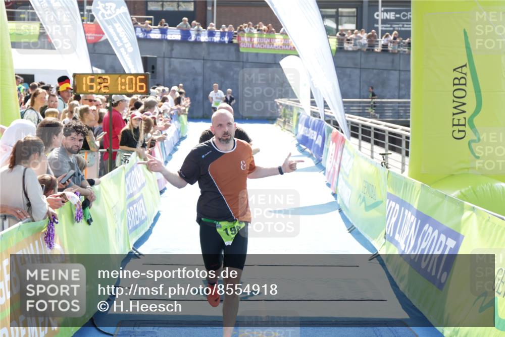10.08.2025 - GEWOBA Citytriathlon Bremen H.Heesch http://msf.ph/oto/8554918 10.08.2025 15:21:09 Ziel 198, 272 meine-sportfotos.de