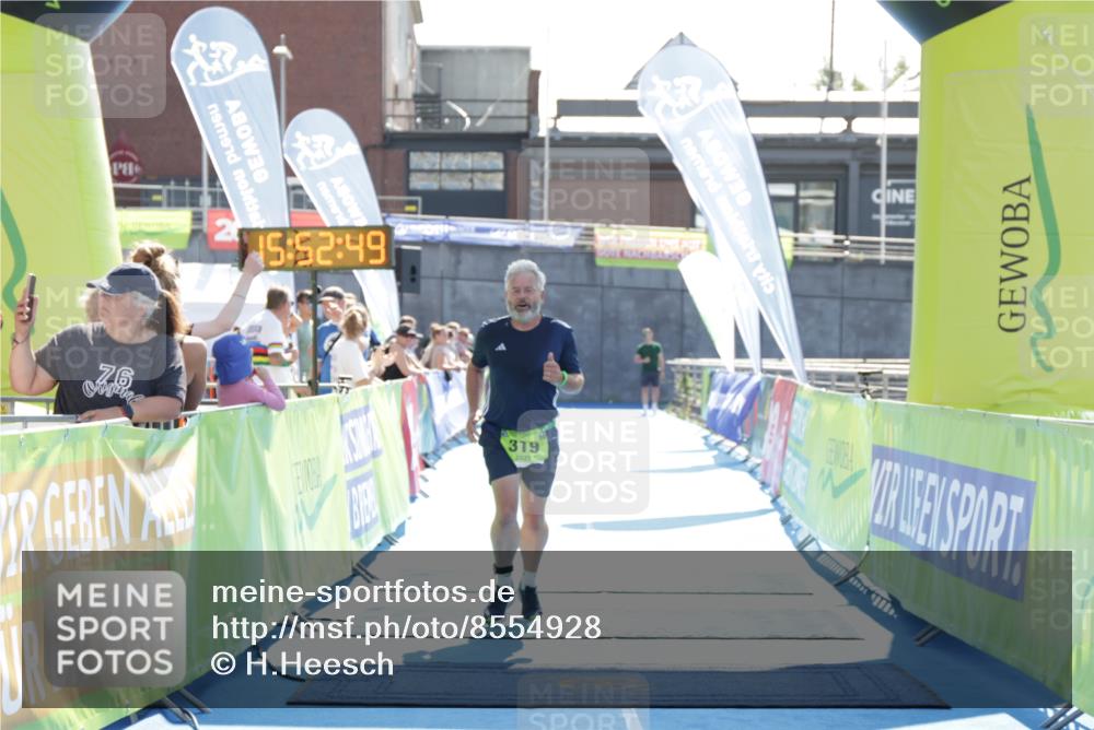 10.08.2025 - GEWOBA Citytriathlon Bremen H.Heesch http://msf.ph/oto/8554928 10.08.2025 15:52:53 Ziel 319 meine-sportfotos.de